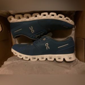 Men’s On Running Cloud 5  athletic shoes